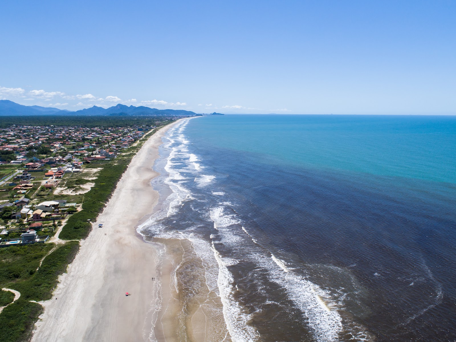 Photo de Plage de Coroados avec droit et long