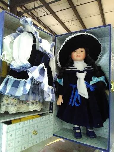 Thrift Store «St Vincent De Paul - West Broadway Thrift Store», reviews and photos, 2345 W Broadway, Eugene, OR 97402, USA