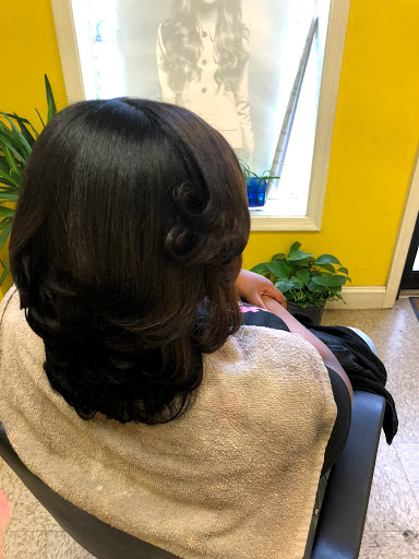 Beauty Salon «New Image Dominican Hair Salon», reviews and photos, 143 W Main St, Norristown, PA 19401, USA