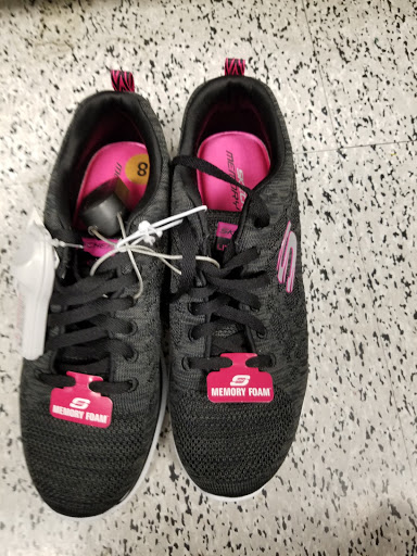 Clothing Store «Ross Dress for Less», reviews and photos, 349 N San Fernando Blvd, Burbank, CA 91502, USA