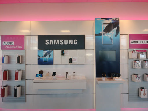 Cell Phone Store «T-Mobile», reviews and photos, 5914 6th Ave, Tacoma, WA 98406, USA