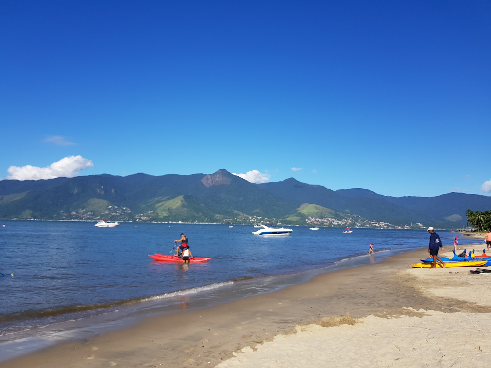 Foto di Spiaggia Punta della Cruz con una superficie del sabbia beige