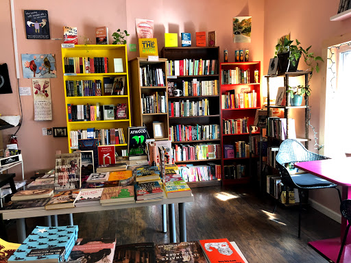 Mil Mundos Books and Cafe