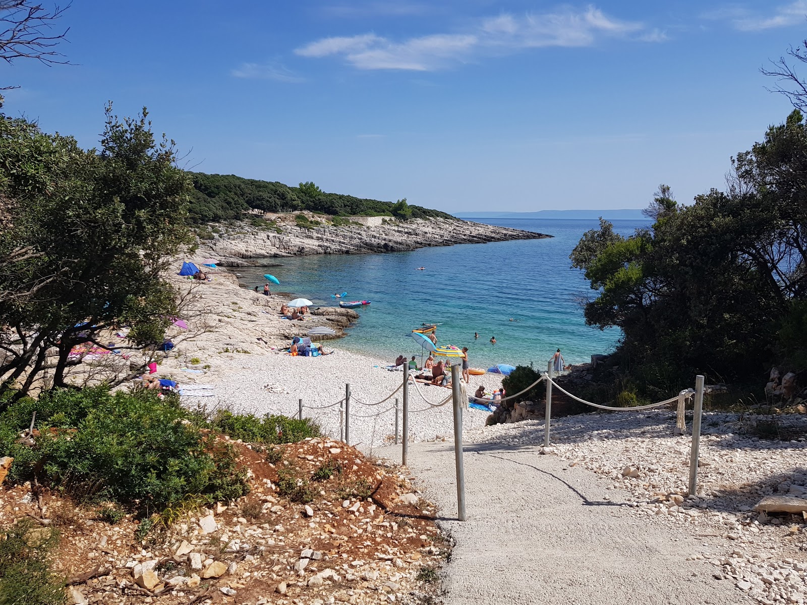 Foto van Shkolich beach II met turquoise puur water oppervlakte