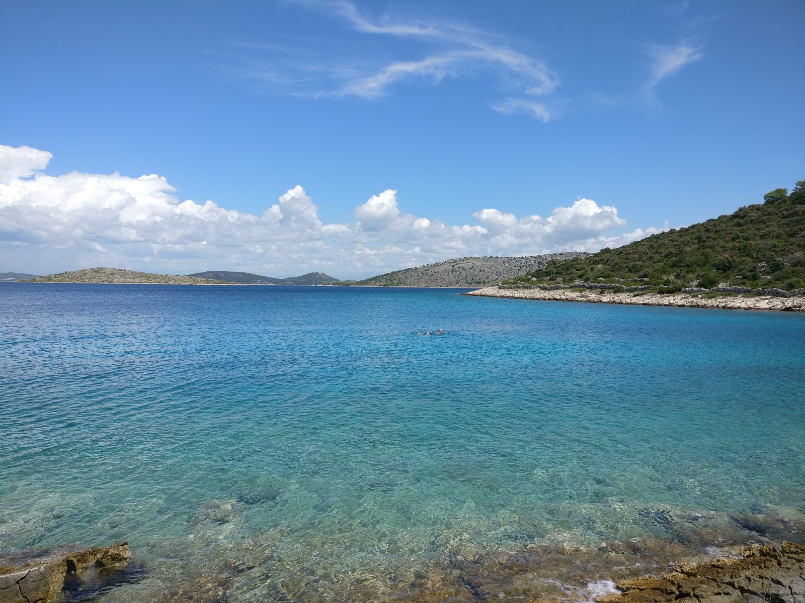 Fotografie cu Portic beach - locul popular printre cunoscătorii de relaxare