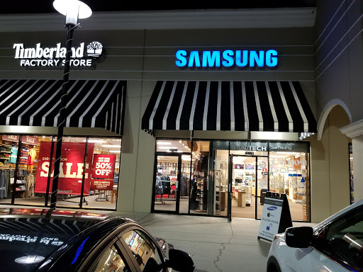 Shopping Mall «The Lake Buena Vista Factory Stores», reviews and photos, 15657 S Apopka Vineland Rd, Orlando, FL 32821, USA