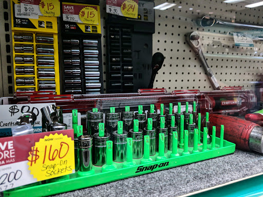 Check Cashing Service «SuperPawn», reviews and photos, 2646 W Horizon Ridge Pkwy, Henderson, NV 89052, USA