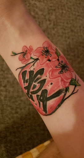 Tattoo Shop «Darkside Tattoo», reviews and photos, 1404 S Webster Ave, Green Bay, WI 54301, USA