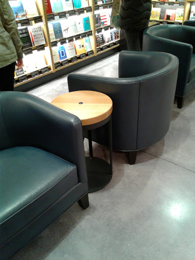 Book Store «Amazon Books», reviews and photos, 3441 N Southport Ave, Chicago, IL 60657, USA