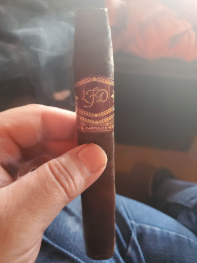 Tobacco Shop «Royal 10 Cigar & Tobacco», reviews and photos, 6401 Royalton Rd, North Royalton, OH 44133, USA