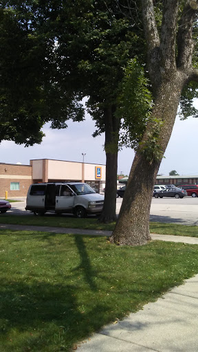 Supermarket «ALDI», reviews and photos, 7235 39th St, Lyons, IL 60534, USA