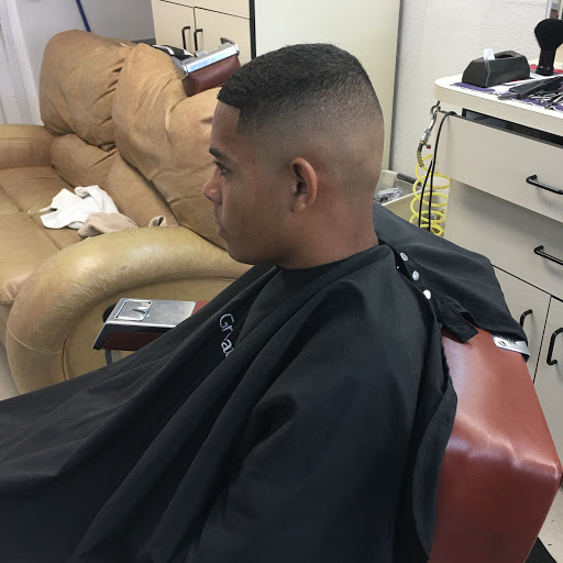 Barber Shop «Ariel Barber Shop», reviews and photos, 585 E 49th St, Hialeah, FL 33013, USA