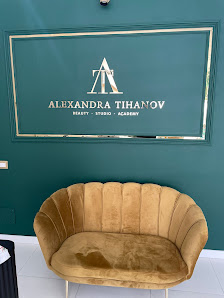 Alexandra Tihanov centro estetico e beauty academy Str. Istonia, 61, 66050 San Salvo CH, Italia