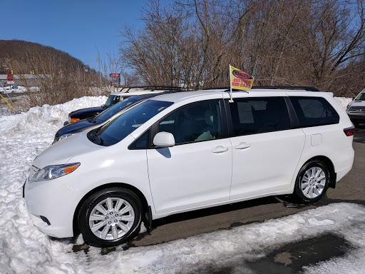 Car Dealer «Greentree Toyota», reviews and photos, 87 Federal Rd, Danbury, CT 06811, USA