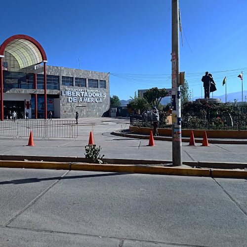 Opiniones de TERMINAL TERRESTRE LOS LIBERTADORES DE AMERICA en Ayacucho - Agencia de viajes