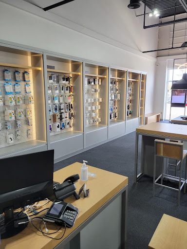 Cell Phone Store «Verizon Authorized Retailer - Wireless Zone», reviews and photos, 9290 Lee Rd, Brighton, MI 48116, USA
