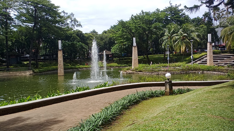 10 Tempat Menarik di Taman Kota Jakarta Selatan yang Wajib Dikunjungi