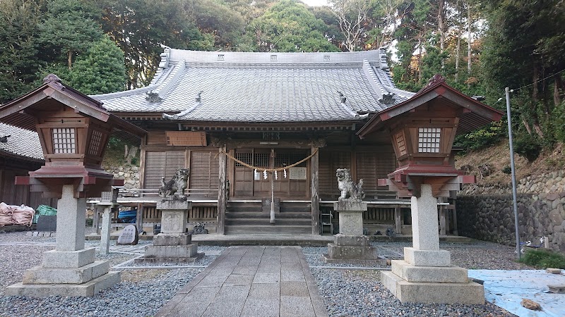 新居諏訪神社