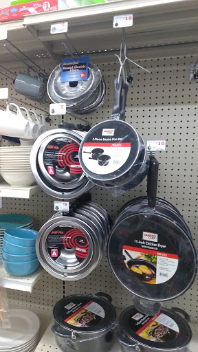 Dollar Store «FAMILY DOLLAR», reviews and photos, 2826 S Salina St, Syracuse, NY 13205, USA