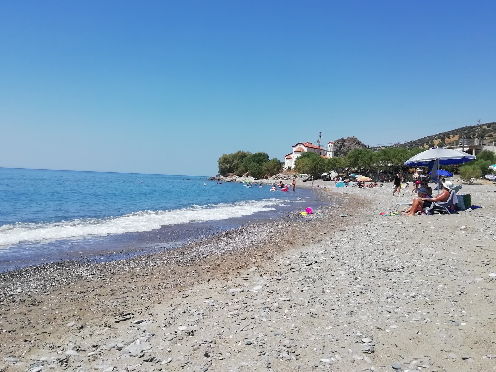 Kastri beach的照片 带有碧绿色纯水表面