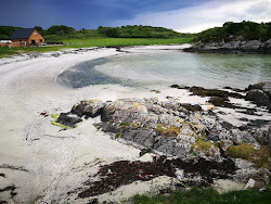 Photo de Tigh-na-mara Beach entouré de montagnes