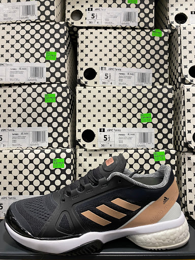 Sporting Goods Store «adidas Outlet Store Woodburn», reviews and photos, 1001 N Arney Rd Ste 400, Woodburn, OR 97071, USA