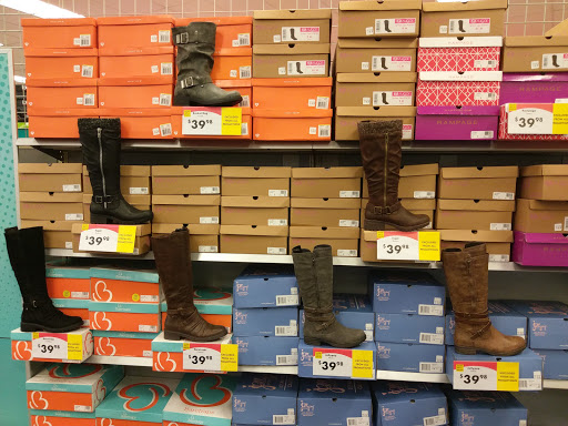 Shoe Store «Shoe Carnival», reviews and photos, 2130 Brookmeade Dr, Columbia, TN 38401, USA