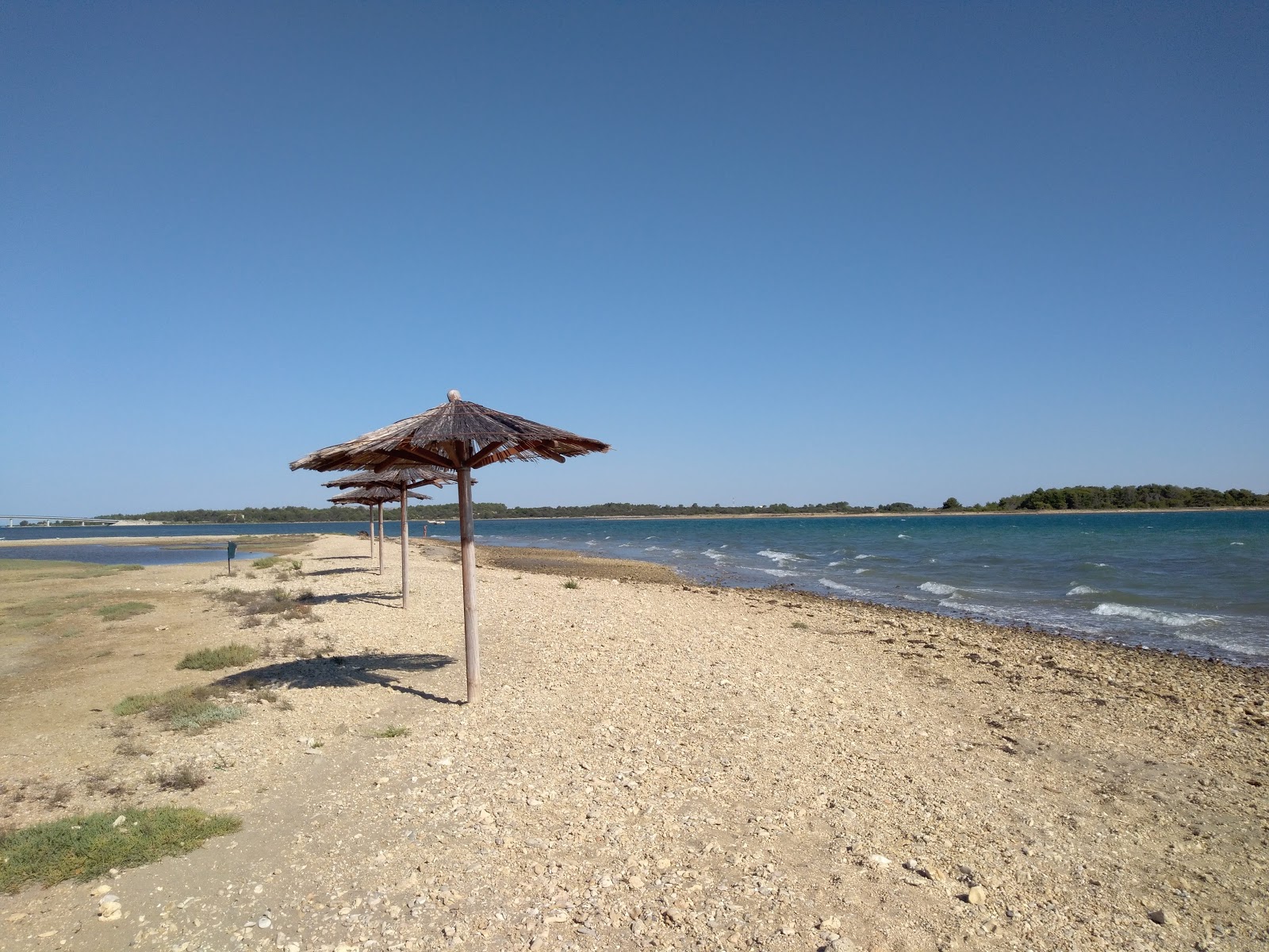 Fotografie cu Privlaka beach zonele de facilități