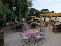 Atmosphère du Restaurant Manade Fernay - Mas des Jasses de la Ville - Arles Camargue - n°10