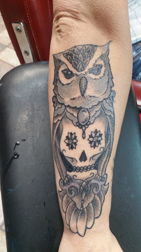 Tattoo Shop «Dungeon Tattooz», reviews and photos, 2834 S Sherwood Forest Blvd, Baton Rouge, LA 70816, USA