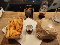 Plats et boissons du Restaurant de hamburgers L'Artisan du Burger - Neuilly à Neuilly-sur-Seine - n°1