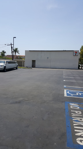 Donut Shop «Yum Yum Donuts», reviews and photos, 320 17th St, Santa Ana, CA 92706, USA