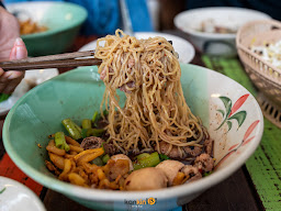 ก๋วยเตี๋ยวเรือไฟลุก