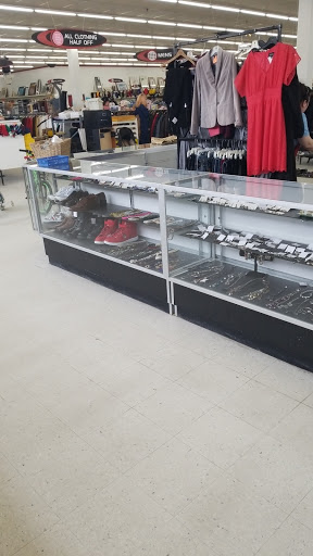 Thrift Store «Value World», reviews and photos, 11900 Detroit Ave, Lakewood, OH 44107, USA