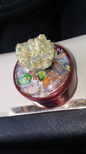 Tobacco Shop «AK SMOKE SHOP», reviews and photos, 5135 W Shaw Ave, Fresno, CA 93722, USA