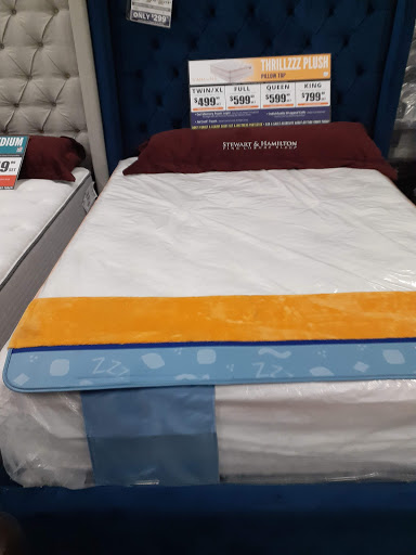 Furniture Store «American Freight Furniture and Mattress», reviews and photos, 3125 Lake Eastbrook Blvd SE, Grand Rapids, MI 49512, USA