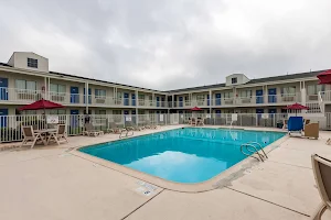 Motel 6 Webster, TX - Houston - Nasa Lake image