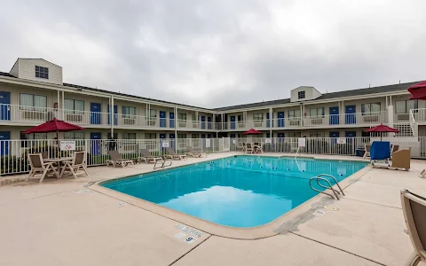 Motel 6 Webster, TX - Houston - Nasa Lake image