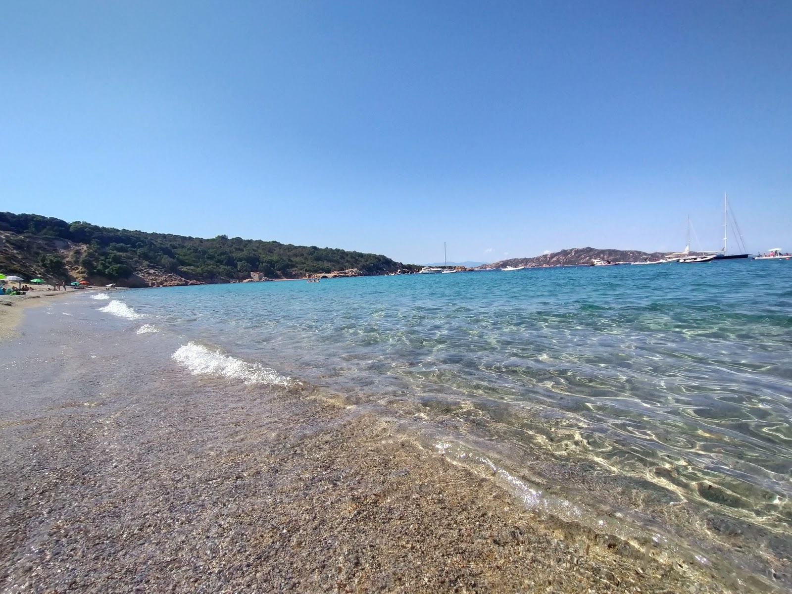 Foto di Spiaggia di Cala di Trana con una superficie del acqua cristallina