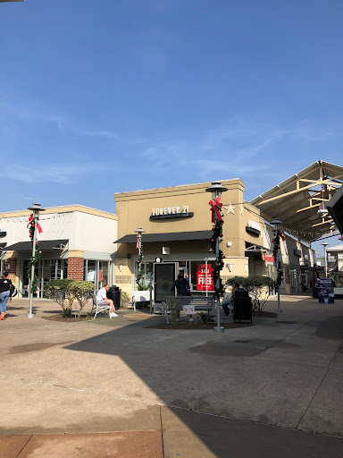 Sportswear Store «Columbia Sportswear Outlet Store at Houston Premium Outlets», reviews and photos, 29300 Hempstead Rd, Cypress, TX 77433, USA