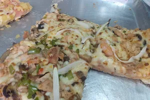 Pizza Baez image