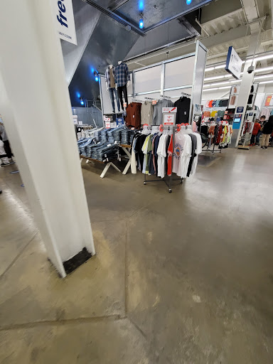 Clothing Store «Old Navy», reviews and photos, 1232 3rd Street Promenade, Santa Monica, CA 90401, USA