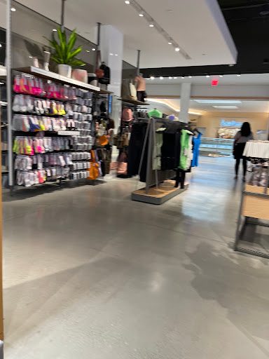 Sportswear Store «lululemon», reviews and photos, 2223 N Westshore Blvd #264, Tampa, FL 33607, USA