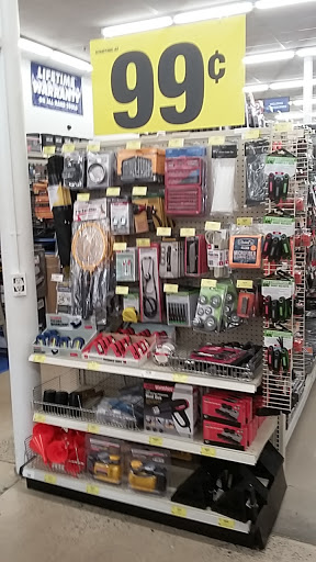 Hardware Store «Harbor Freight Tools», reviews and photos, 2658 Peters Creek Pkwy, Winston-Salem, NC 27127, USA