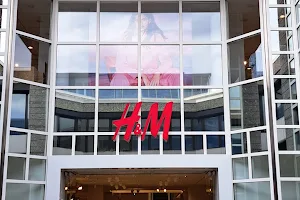 H&M image