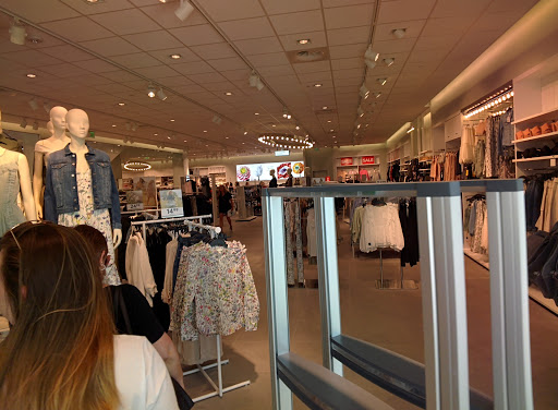 Shopping Mall «Mayfaire Town Center», reviews and photos, 6835 Conservation Way, Wilmington, NC 28405, USA