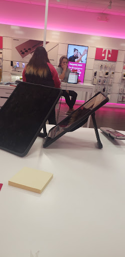 Cell Phone Store «T-Mobile», reviews and photos, 1801 Eastchase Pkwy, Fort Worth, TX 76120, USA