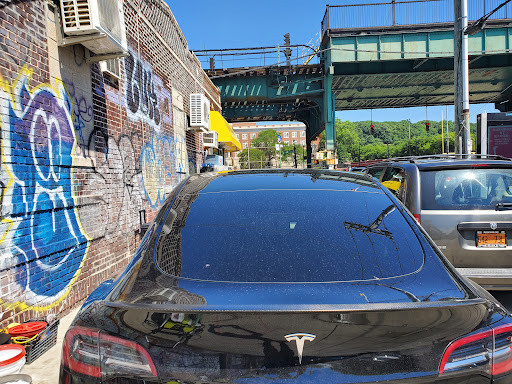 Double Bubbles Express Hand Car Wash en Brooklyn
