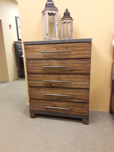 Furniture Store «Raymour & Flanigan Furniture and Mattress Store», reviews and photos, 3375 Berlin Turnpike, Newington, CT 06111, USA