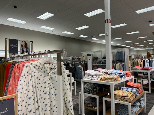 Department Store «Target», reviews and photos, 160 N Research Pl, Central Islip, NY 11722, USA
